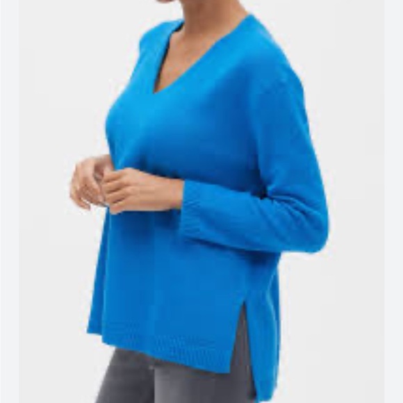 Banana Republic Factory Sweaters - Banana Republic Cozy V-Neck Sweater in Electric Blue